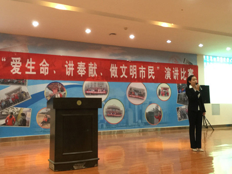 生物化学工程学院2015级食品生物技术2班的徐艳蓉同学获得演讲比赛二等奖.JPG