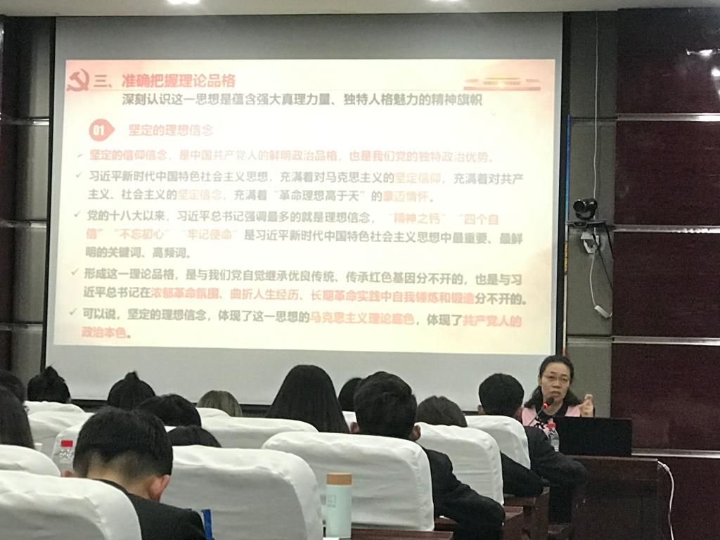 李艳芬教授作专题讲座.jpg