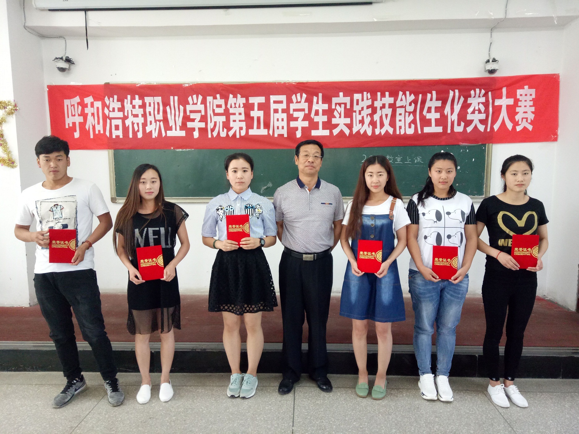 生物化学工程学院成功举办呼和浩特职业学院第五届学生实践技能（生化类）大赛 (3).jpg