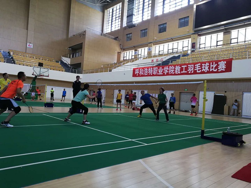 学院举办第八届教工羽毛球赛 (2).jpg