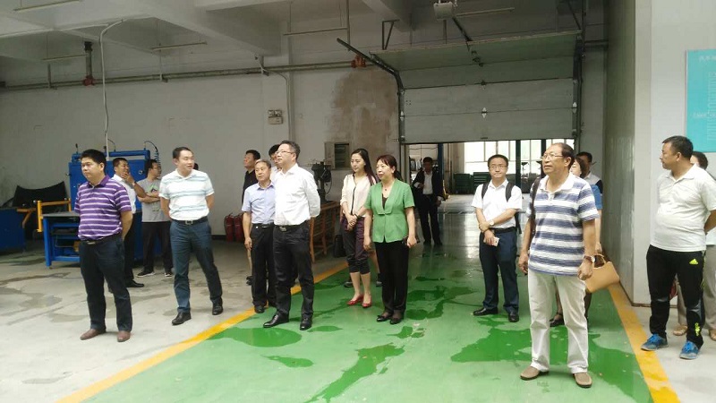 李瑶董事长一行到呼和浩特职业学院机电工程学院参观考.jpg