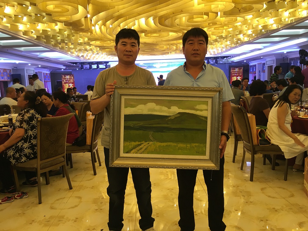 美术与传媒学院凯军老师油画作品拍卖款捐赠给孤寡老人 (1).jpg