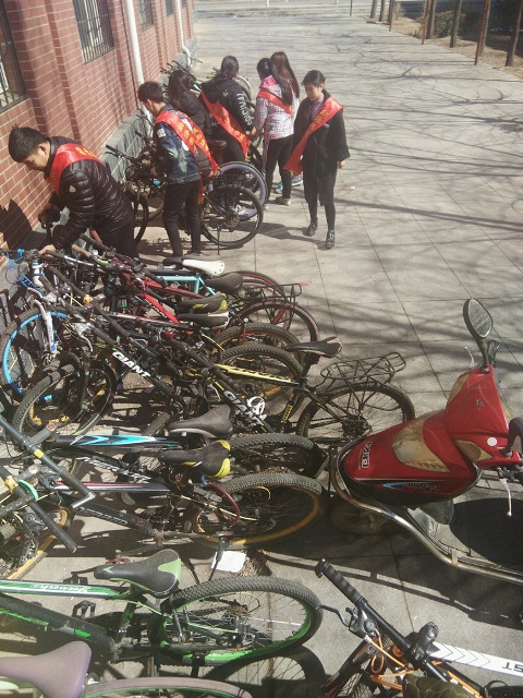 “发扬雷锋精神,创建和谐校园”主题活动照片 (1).jpg