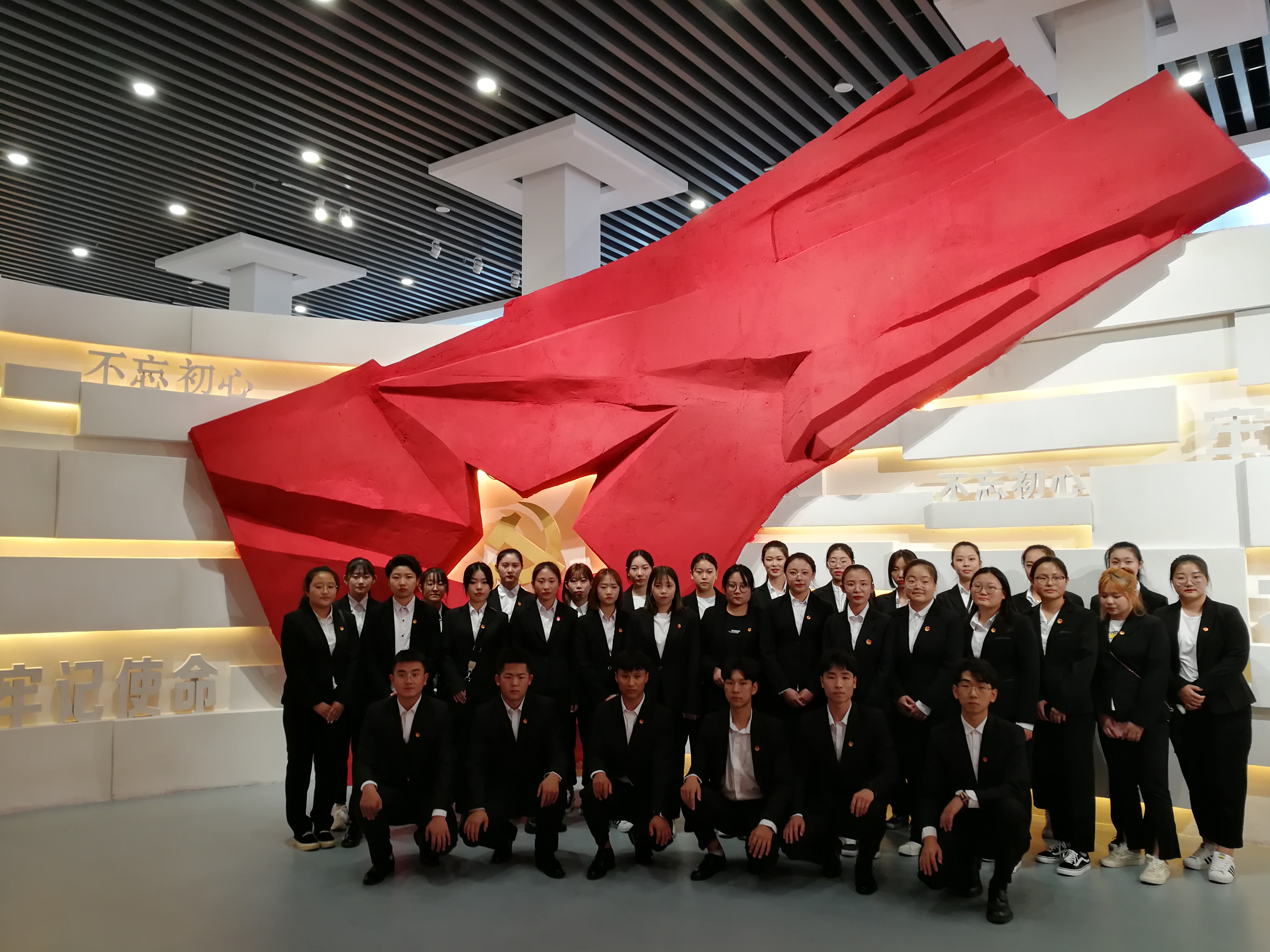 “我与祖国共奋进——国旗下的演讲”特别主题团日活动 1-2.jpg