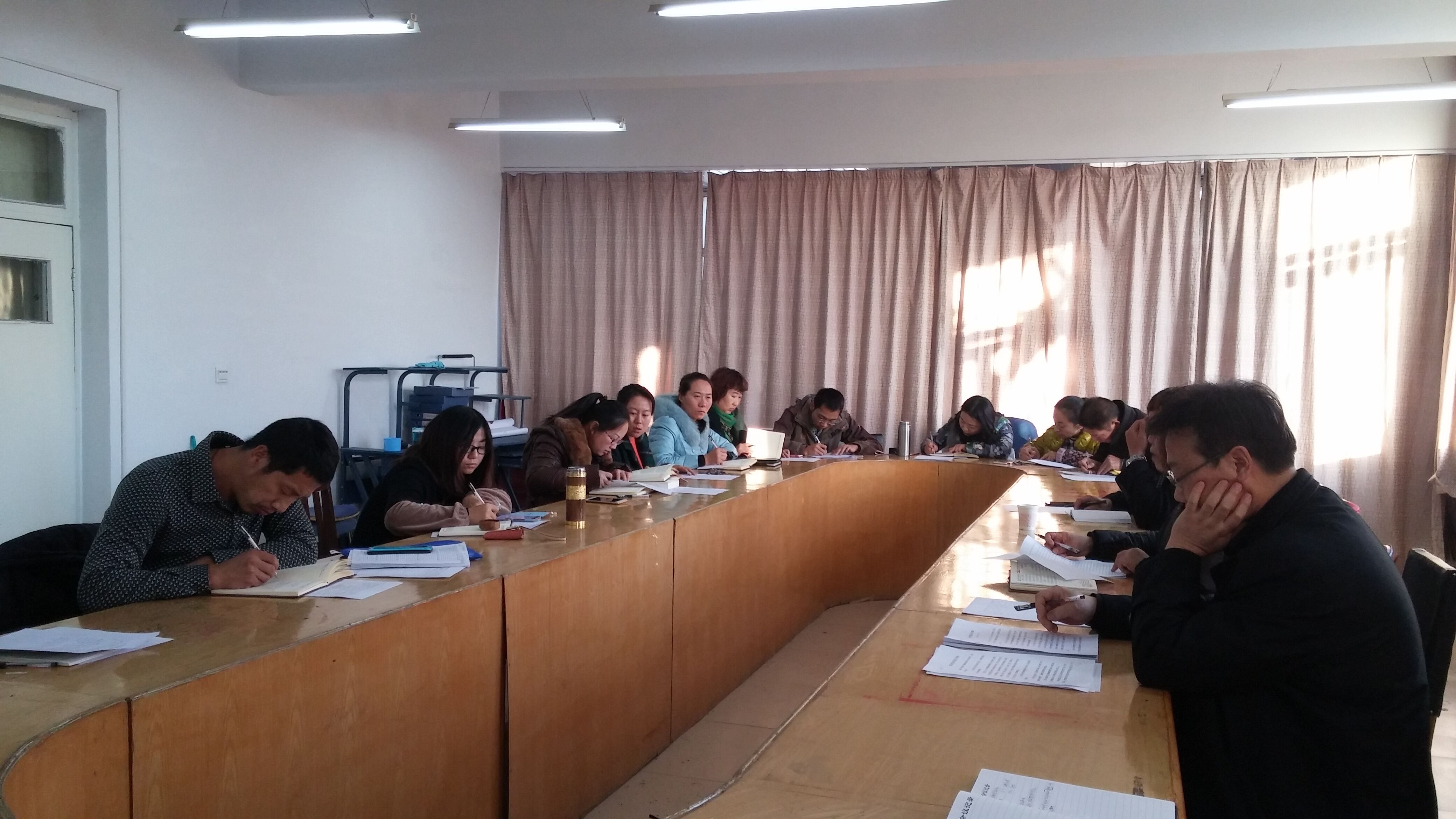 学生处团委联合支部召开支部大会.jpg