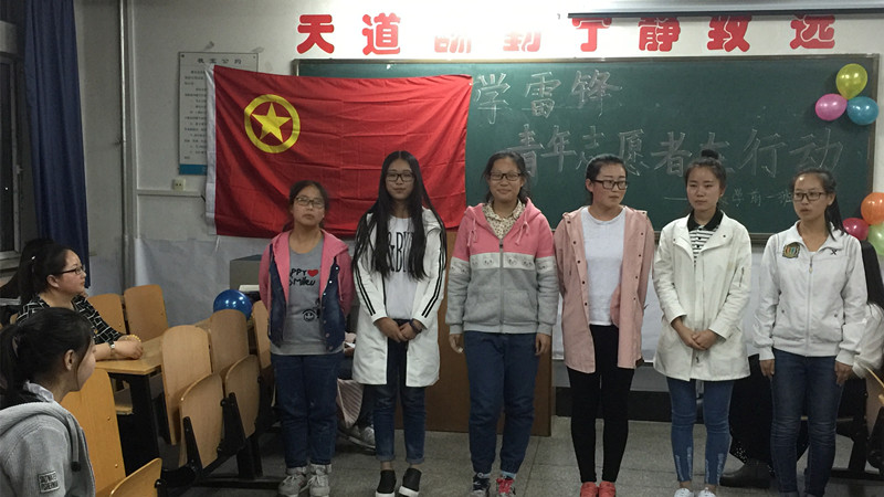 同学们用《三句半》的形式赞颂雷锋_副本.jpg