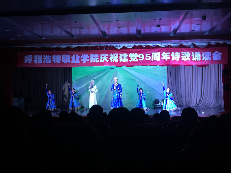 外国语学院的同学们表演《母与子》.JPG