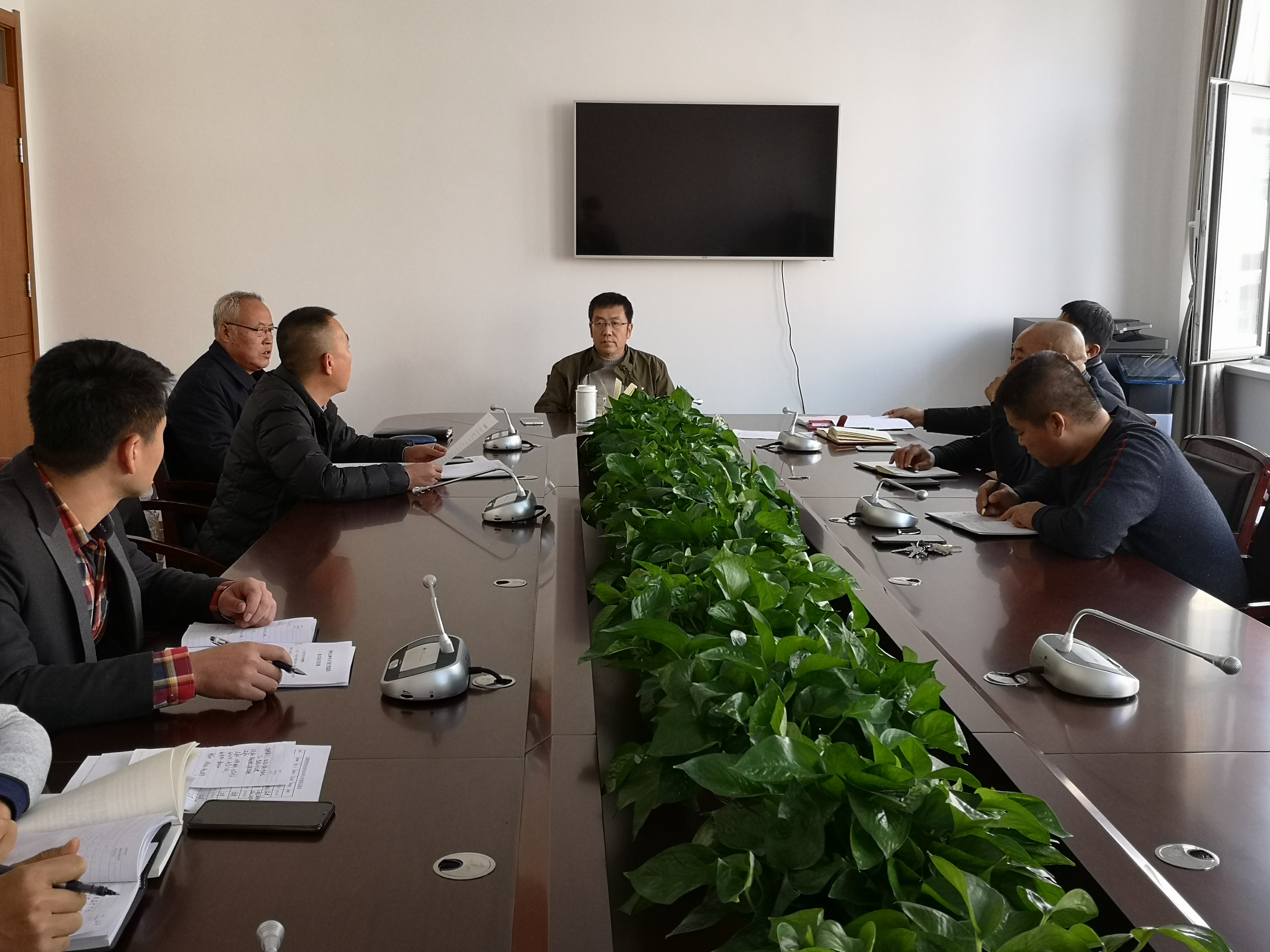 支委扩大会12.4（2）.jpg