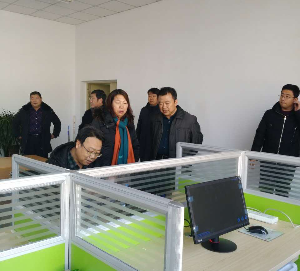 曹红院长视察学院易班工作站.jpg
