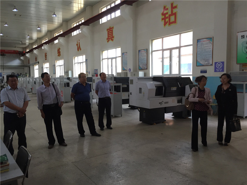 技师学院管理中心赴乌兰察布市高级技工学校学习考察 2.jpg