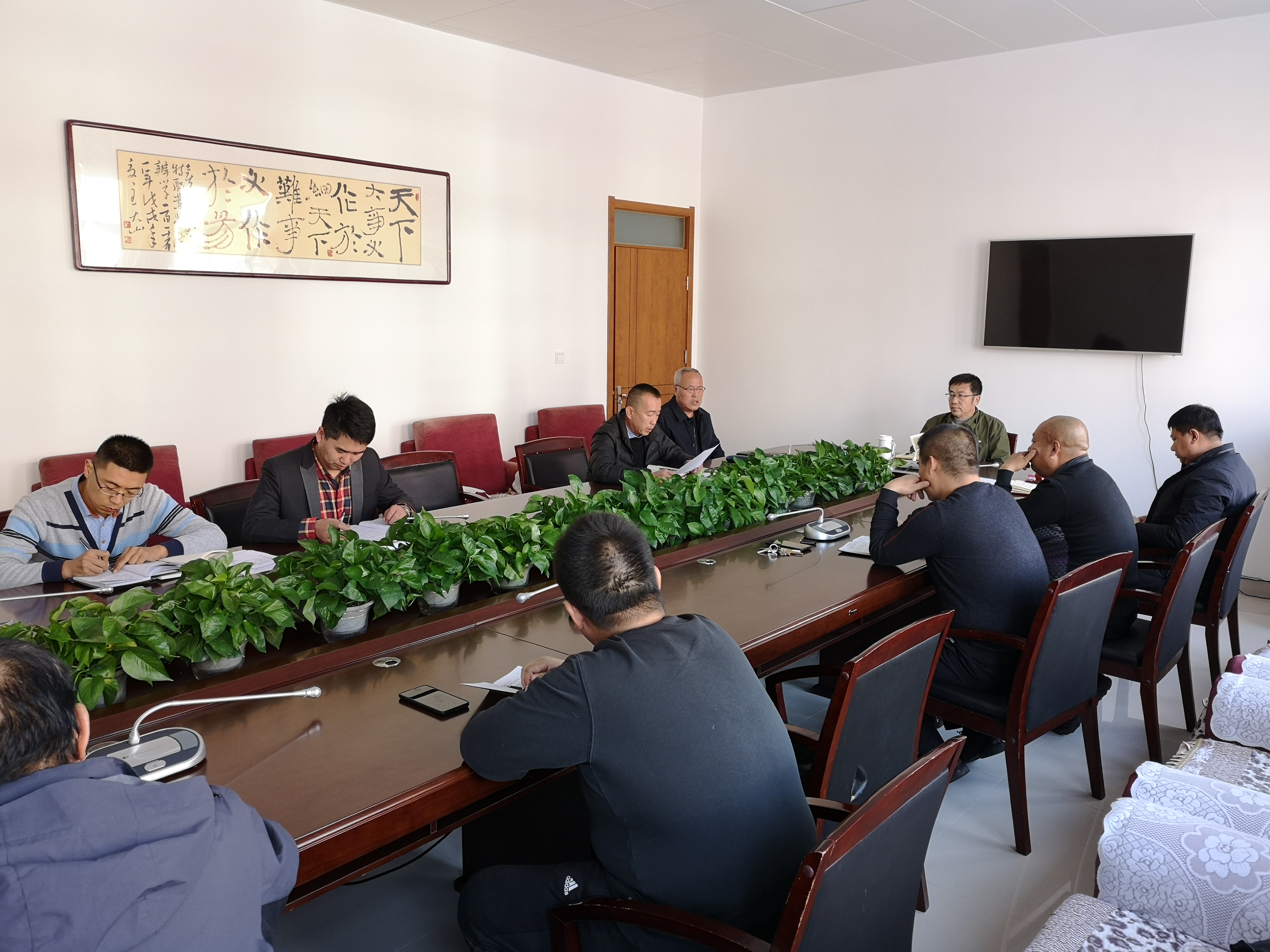 支委扩大会12.4（1）.jpg