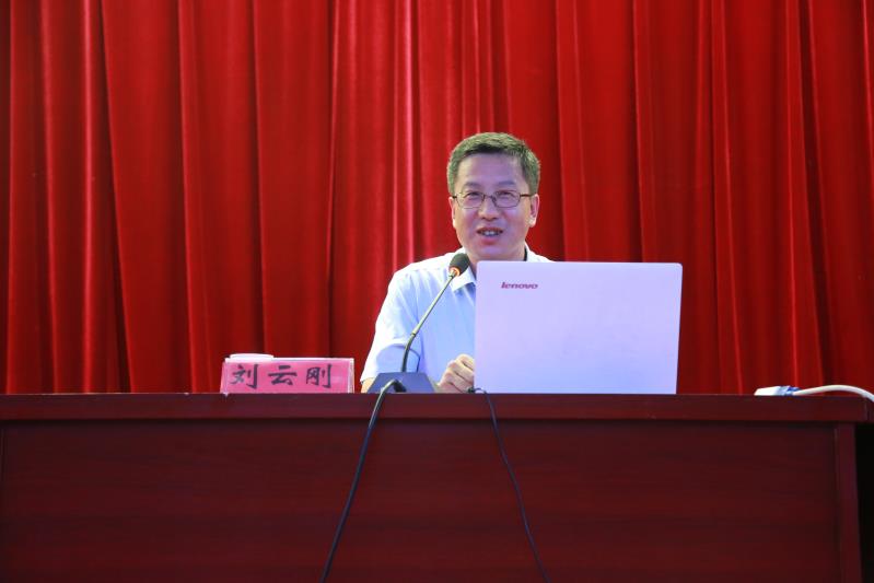 中山大学地理学院城市与区域规划系主任、博士生导师刘云刚教授作题为“生活空间与人文地理学”的报告.jpg