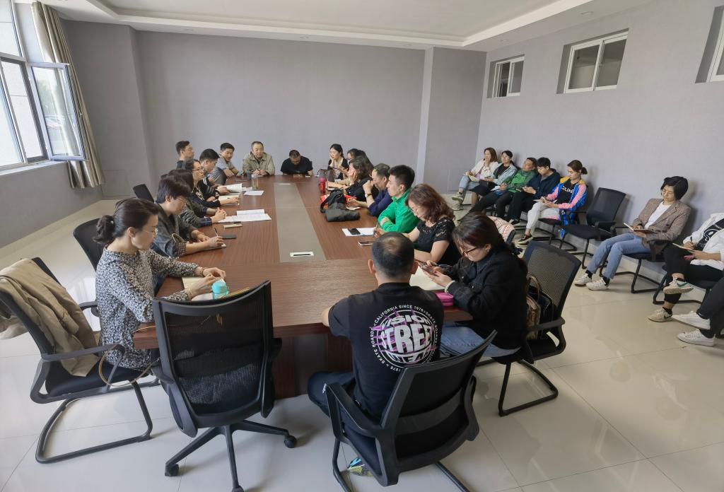 2021年5月20日师范部会上,副主任卢富强就5个专业,635名毕业生,23个
