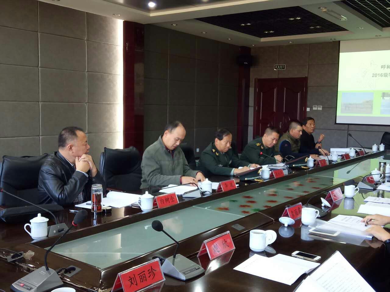 自治区教育厅、军区来我院检查学生军训工作图片一.jpg