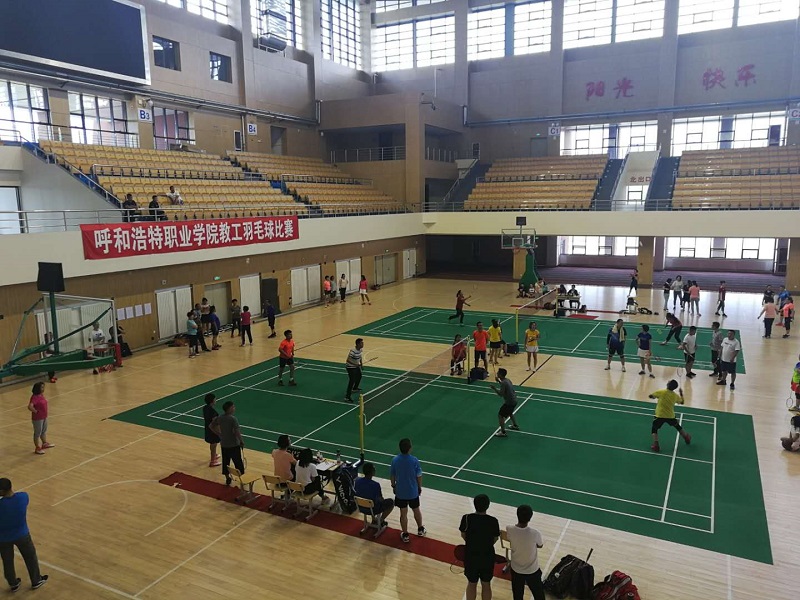 学院举办第八届教工羽毛球赛 (3).jpg
