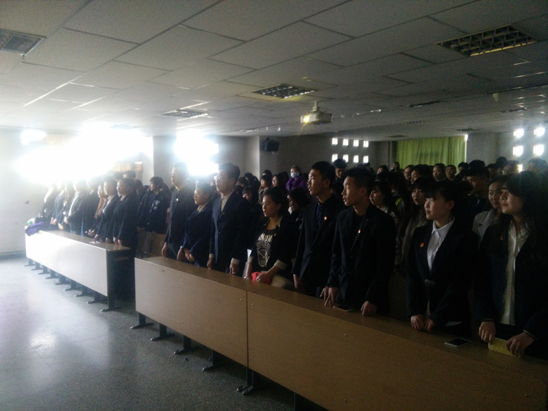 全体团员青年齐唱《学习雷锋好榜样》.jpg
