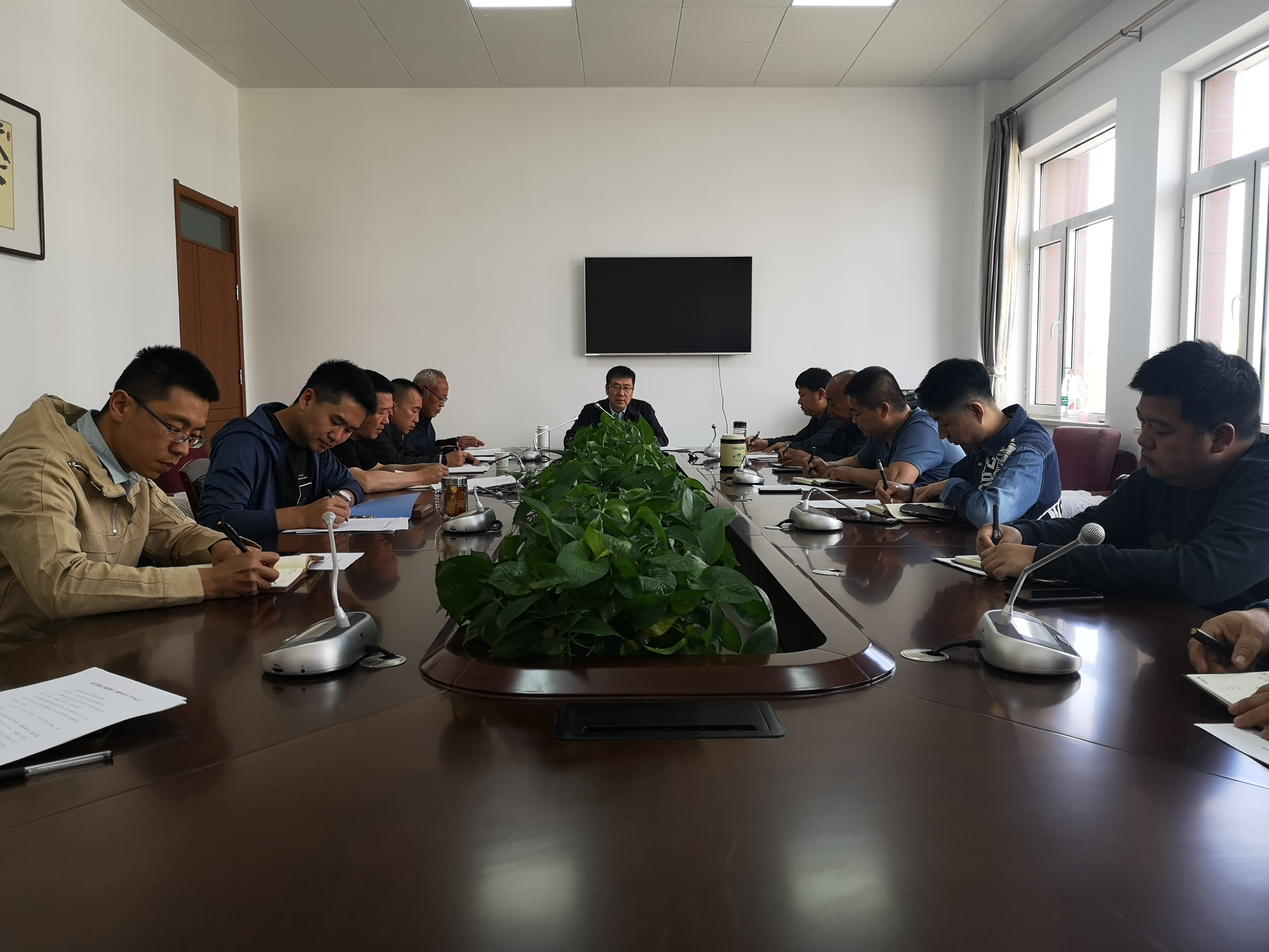 支委扩大会(5.16）.jpg