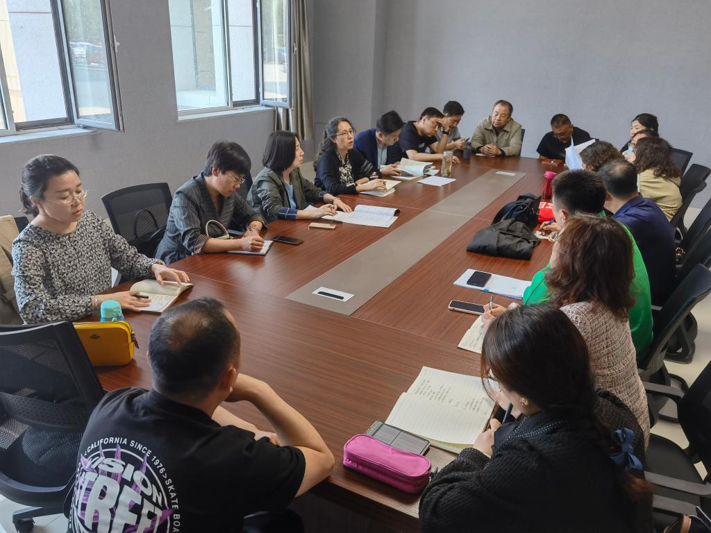 2021年5月20日师范部会上,副主任卢富强就5个专业,635名毕业生,23个