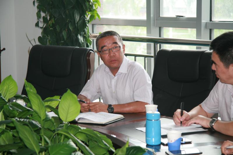 恩和门德部长主持会议.jpg