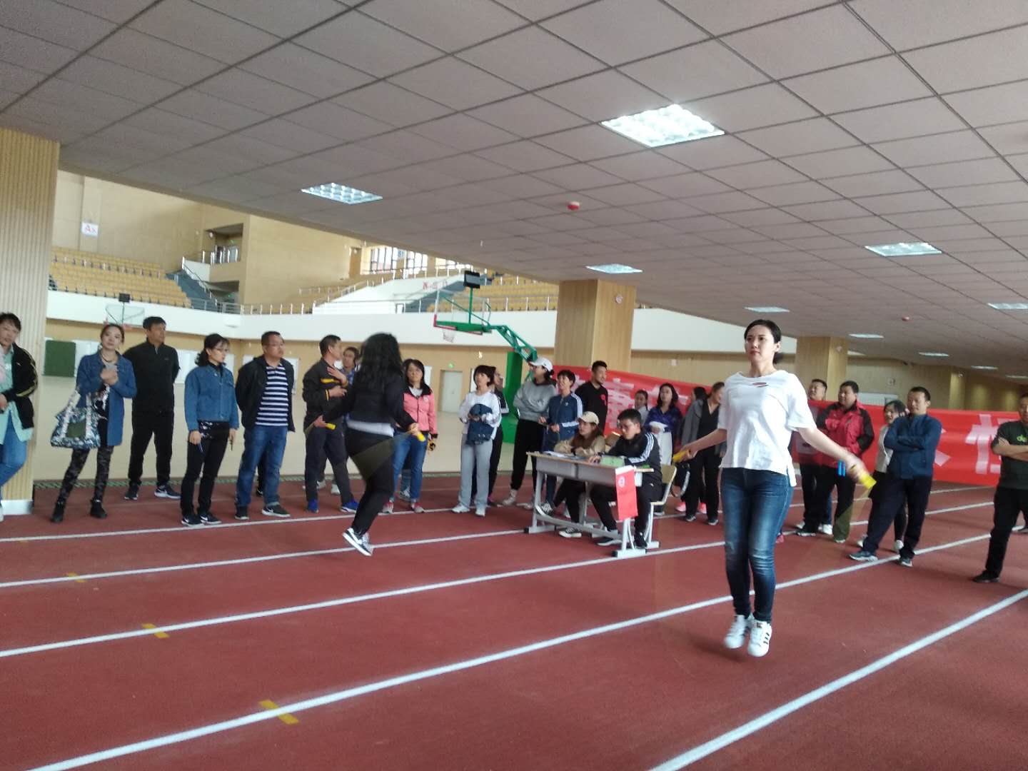 4 教职工跳绳比赛.jpg
